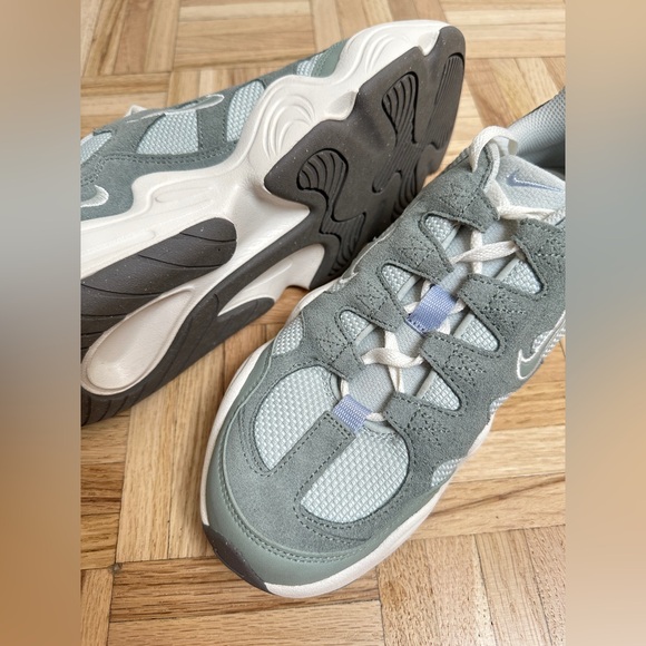 NIKE Wmns Tech Hera 'Mica Green - Picture 1 of 5